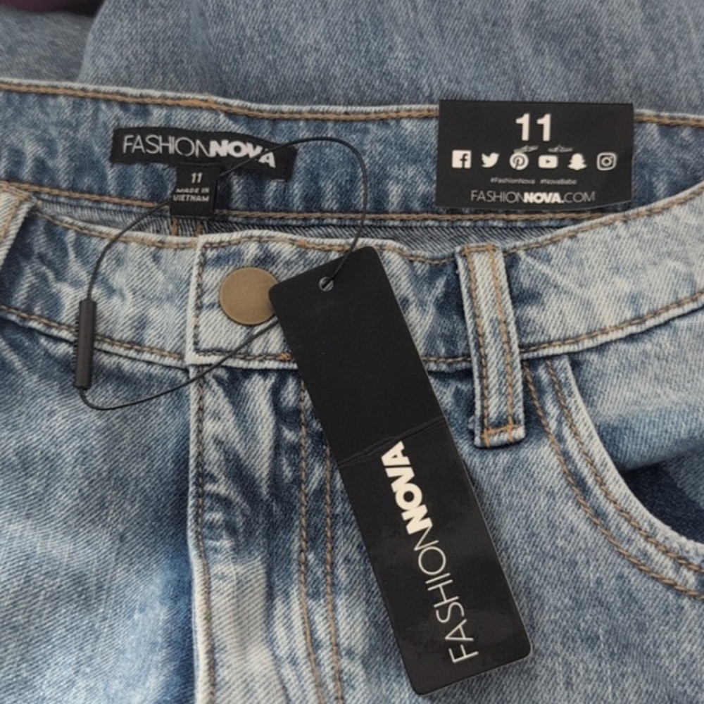 Fashion Nova 'She's A Riot's" Non Stretch Super High Rise Straight Leg Jeans - Picture 2 of 8